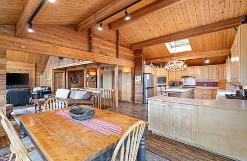 Leavenworth House | Private Luxury Pool and the Best Views in Leavenworth! - Red Roof Lodge