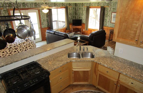 Stanley Cabin | Private Luxury River Cabin on the Bank of the Shenandoah River
