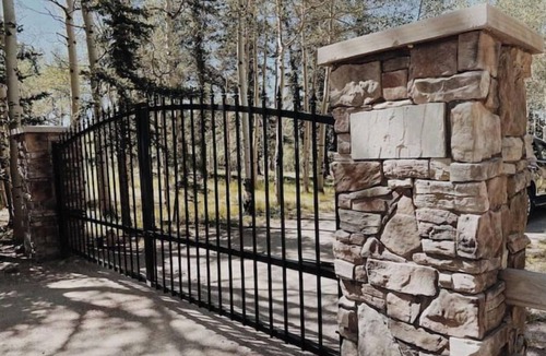 Divide House | Private Luxury Spa Retreat -Mountain View, Hot Tub & Sauna