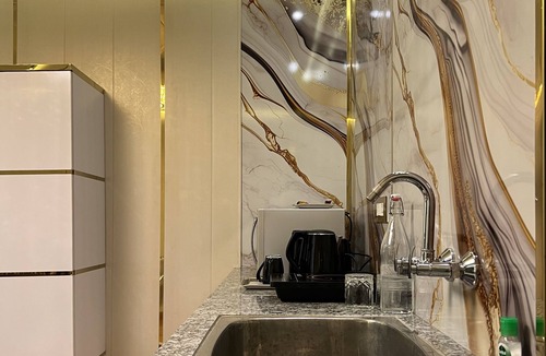 Hauz Khas Apartment | Private Luxury Suite Lake View