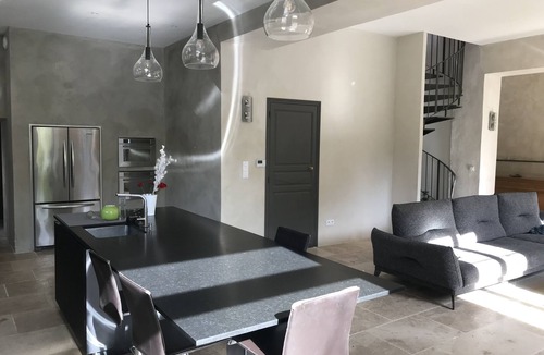 Carpentras House | Private mansion with bucolic garden in the heart of the city.