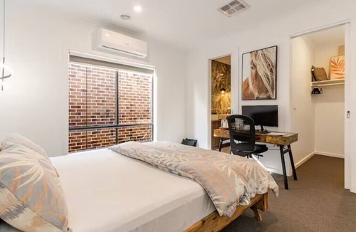 Mount Cottrell House | Private master bedroom + attached ensuite bathroom in a welcoming shared home