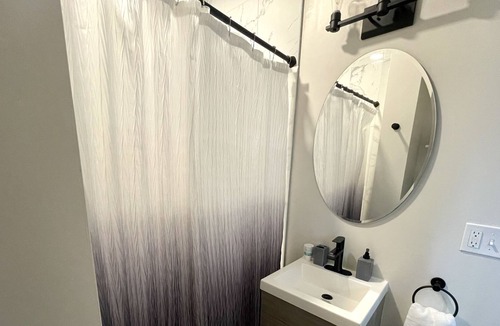 Little Italy House | Private Master Room in Little Italy | Near University Hospital & CWRU