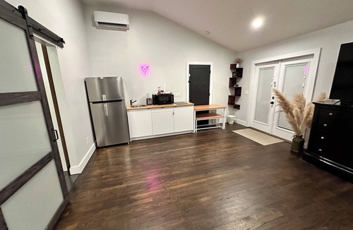 Southeast Raleigh Apartment | Private master suite