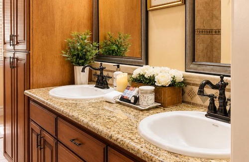 Fair Oaks House | Private Master suite with Sauna and Bathtub