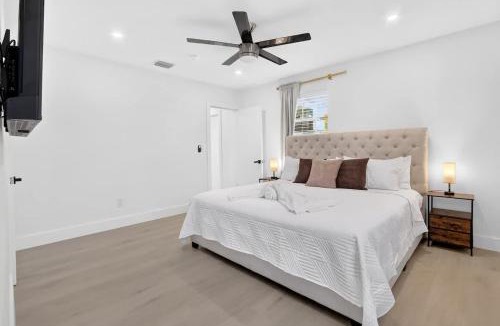 Miami Gardens House | Private Miami Retreat - Pool - BBQ - Sleeps 6