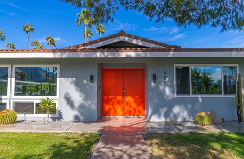 El Mirador House | Private Mid-century Ranch in Palm Springs Pool Home