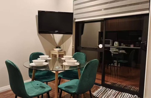 Pinehill Apartment | Private Modern 2 bedroom Unit in Central Albany