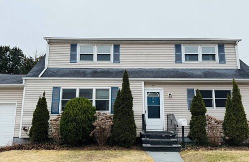 North Lindenhurst Apartment | Private Modern 2-bedroom Gem in delightful Lindenhurst