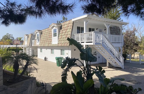 Temecula House | Private modern barn custom home, mini golf, ping pong.Best location.