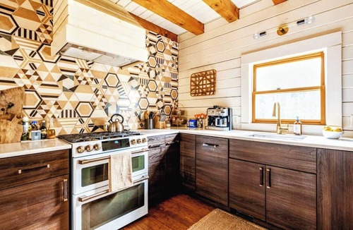 Stone Ridge Cabin | Private, Modern, Pet-Friendly Log Cabin Getaway on 6 Acres,