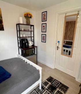Tilbury House | Private Modern suite