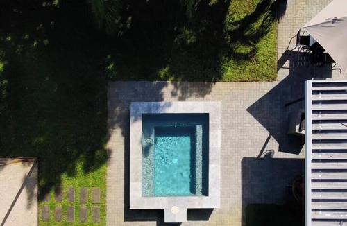 South Middle River House | Private + Modern + Heated Pool + BBQ Near Wilton Manor & Las Olas