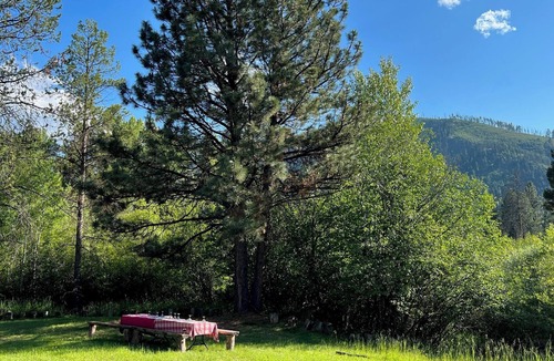 Darby Cabin | Private Montana Ranch Retreat – Perfect for Weddings & Group Events
