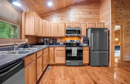 Vein Mountain Cabin | Private Mountain Cabin w/Hot Tub, Trails & Cozy Firepit
