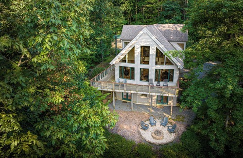 Lovingston Cabin | Private Mountain Retreat near Breweries and Wineries