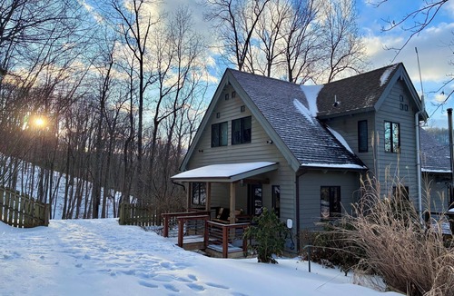 Lovingston Cabin | Private Mountain Retreat near Breweries and Wineries