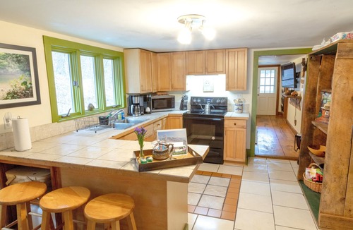 Marshall Cabin | Private Mountain Retreat near Hot Springs & Appalachian Trail