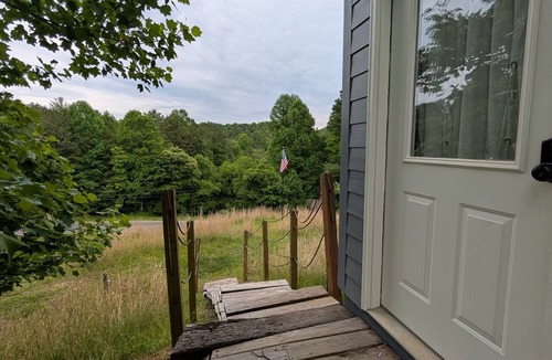 Murphy Apartment | Private Mountain Suite with Queen Bed, Fire Pit, Grill & Peaceful Outdoor Space.