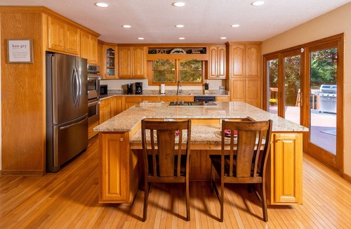 Murphy House | Private Mtn Home with views, Hot Tub, 3 Fireplaces, Steam Shower, Pizza Oven