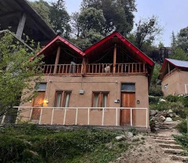 Jibhi Ski Chalet | Private Mudhouse Duplex Cottage by Kahani