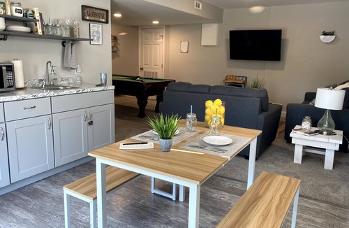 Hermitage Apartment | Private Nashville Guest Suite - King Bed - Massage Chair - Private Entry