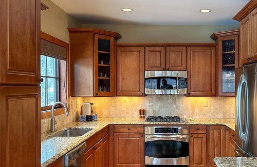 Edwards House | Private Nature Trail | Hot Tub | Near Frost Creek Country Club