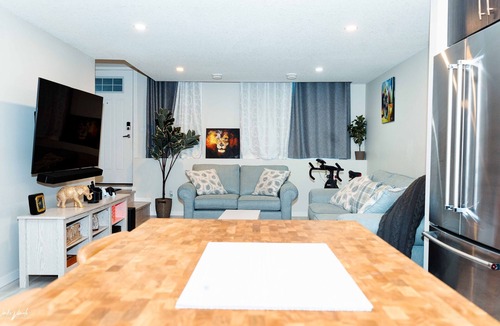 Cranston House | Private Oasis - Long stay welcome!