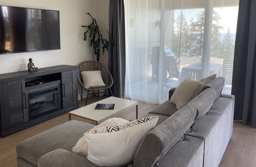Sechelt Apartment | Private ocean view suite