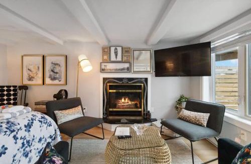 Lunenburg Apartment | Private Oceanfront Suite Hot Tub & Fireplace