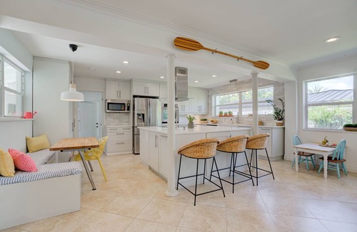 Florida North Atlantic Coast House | Private Palm Beach Pool Home Putting Green near BEACH Restaurants