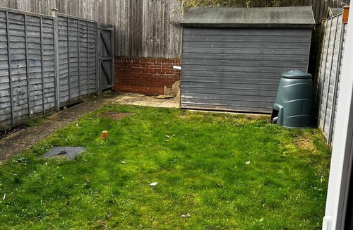 Andover House | Private Parking - Three Bedroom Home Andover