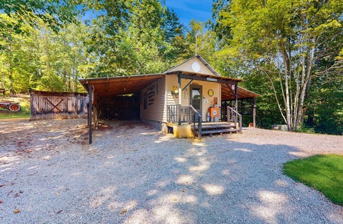 Unaka Apartment | Private patio, secluded paradise, hot tub, peaceful cabin getaway