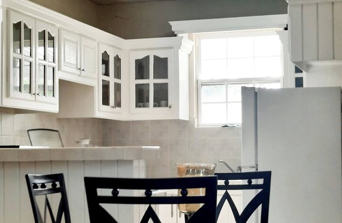 Welches Apartment | Private Patio Upstairs Condo Suite at Mangoville