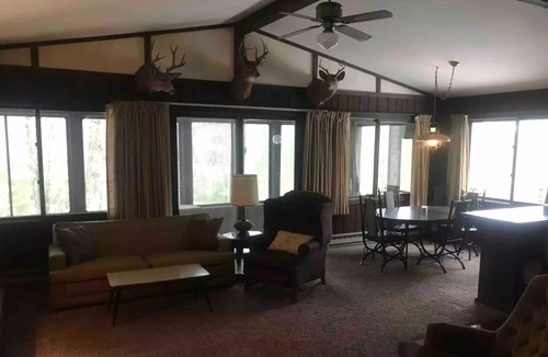 Custer Cottage | Private peaceful Copper top cabin on the world renowned Pere Marquette River!