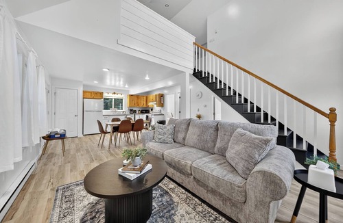 Rushville House | Private & Peaceful Lakehouse w/Hot tub + King bed