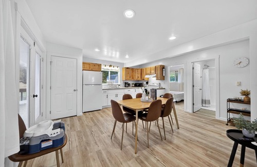 Rushville House | Private & Peaceful Lakehouse w/Hot tub + King bed