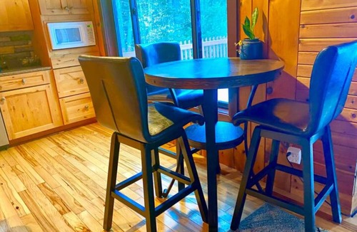 Wetmore Cottage | Private Peaceful Retreat on Stella Lake