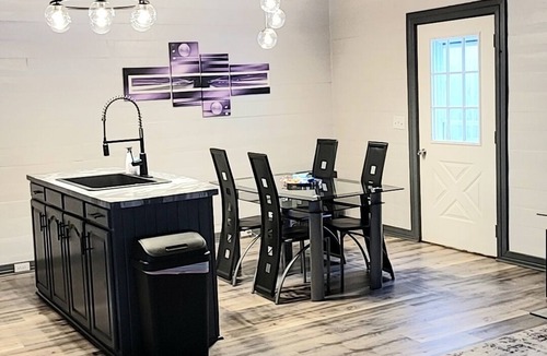 Elizabethtown Cabin | Private Peaceful 2-Bedroom Cabin Getaway, Fully Furnished in Elizabethtown