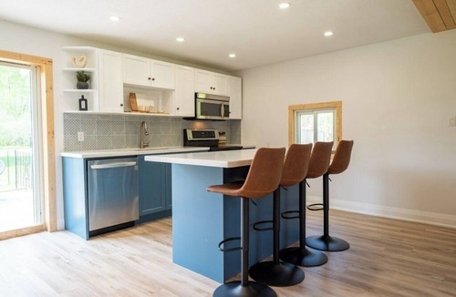 Carrying Place Cottage | Private PEC Retreat w Games Room