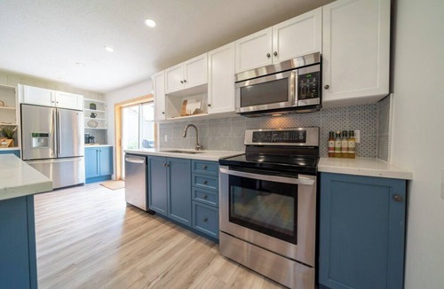 Carrying Place Cottage | Private PEC Retreat w Games Room