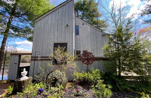 Sheffield House | PRIVATE PENINSULA 2ac surrounded by water min from hiking skiing theater music