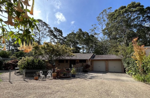 Surf Beach House | Private pet-friendly garden paradise, a 3 minute walk to Wimbie Beach