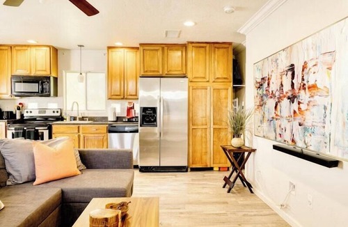 Alhambra House | Private Phx Guesthouse w/Patio & Full Kitchen