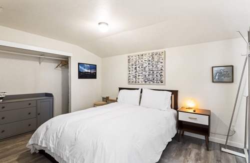 Alhambra House | Private Phx Guesthouse w/Patio & Full Kitchen