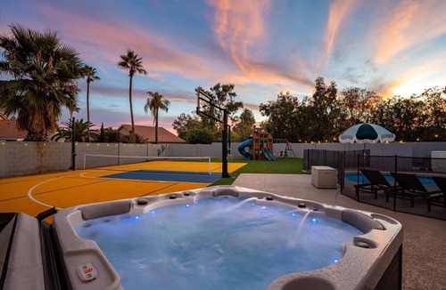 Santiago House | Private Pickleball Court, Movie Room, & Hot Tub!