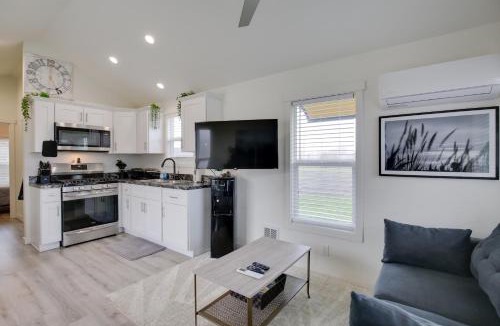 Oakland House | Private Pond & Dock! Cozy Cabin in Southern Oregon