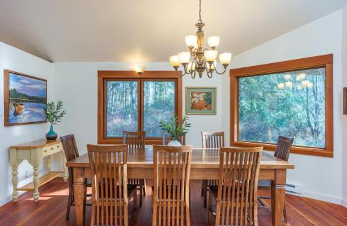 Eastsound House | Private Pond, Dog-Friendly, Peaceful, Golfing