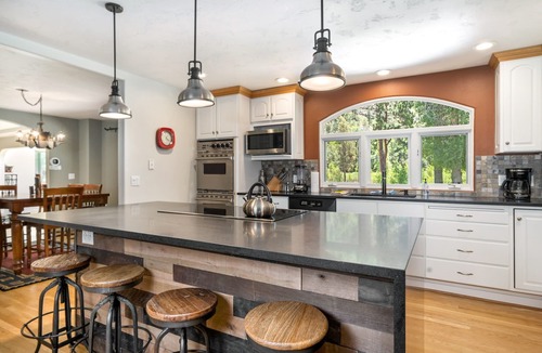 Durango House | Private Pond, Starlink, Creekside, Firepit, Pets!