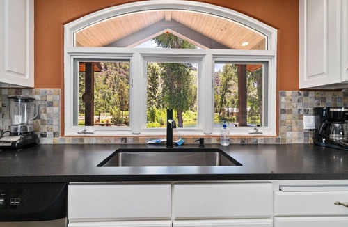 Durango House | Private Pond, Starlink, Creekside, Firepit, Pets!